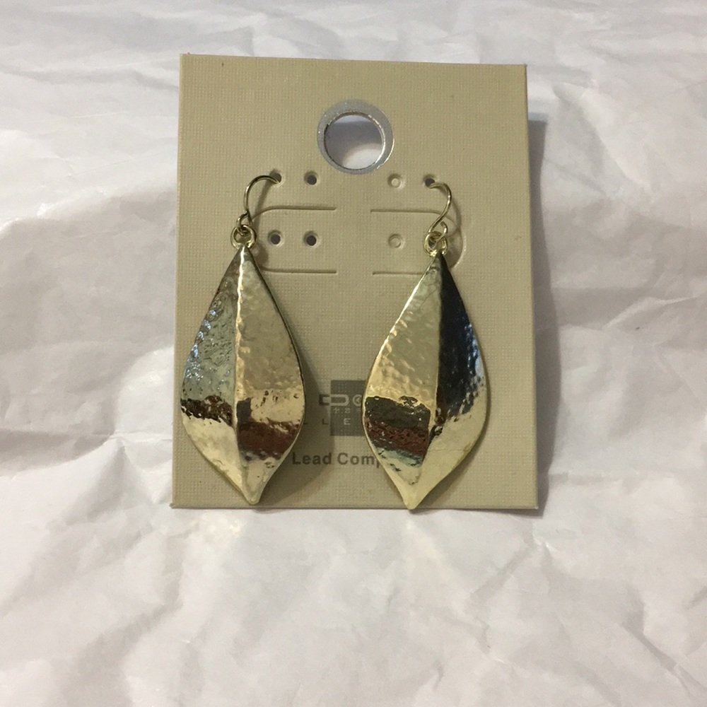 Leaf shaped gold fishhook earrings